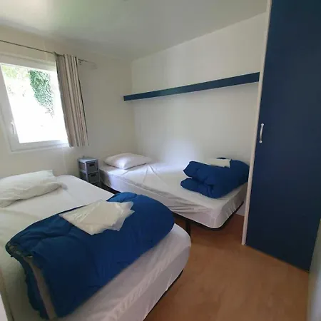3 Etoiles - Piscine - Eeicbi Kamp alanı
