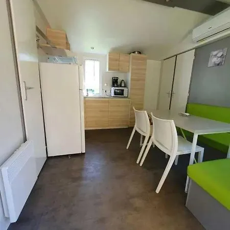 Campsite Camping 3 Etoiles - Piscine - Eeicbi