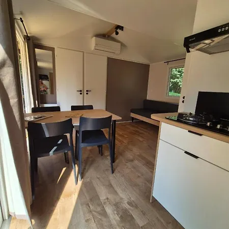 Campingplatz Zecamping 3 Etoiles Piscine Chauffee Dog Friendly Locatif Bbq Clim Le Change