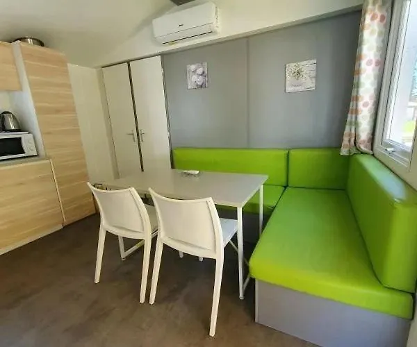 3 Etoiles - Piscine - Eeicbi Kamp alanı *