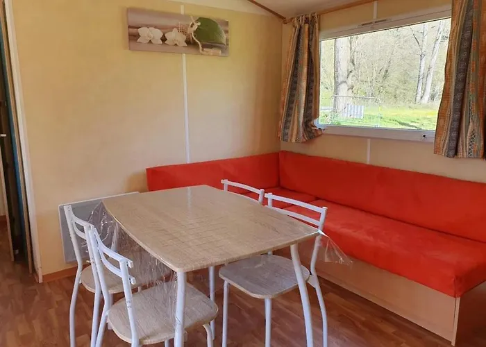 Camping 3 Etoiles - Piscine - Eeicbi אתר קמפינג