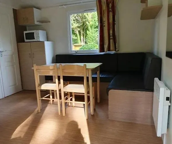 3 Etoiles - Piscine - Eeicbi *